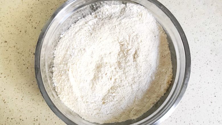 一次性发酵的玉米发糕,两种面粉混合均匀