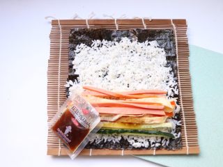 自制日式寿司,淋上丘比日式沙拉汁