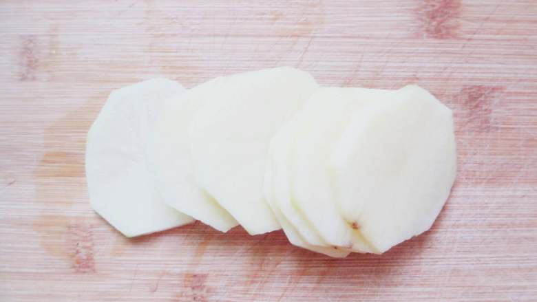 黄金土豆盒,将土豆去皮切片1cm左右厚的片