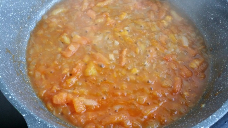 辅食：西红柿意面,完全炒软。