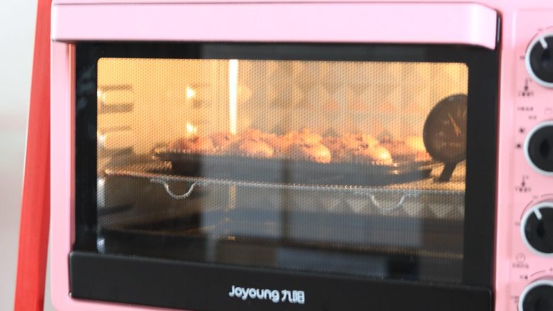 家有烤箱+黄油可可小蛋糕,7、烤箱提前预热好180度，中层烤22分钟即可。