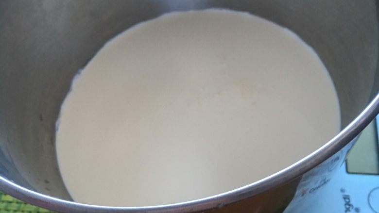 马斯卡彭奶酪,先称量好奶油，放在干净的钢盆里