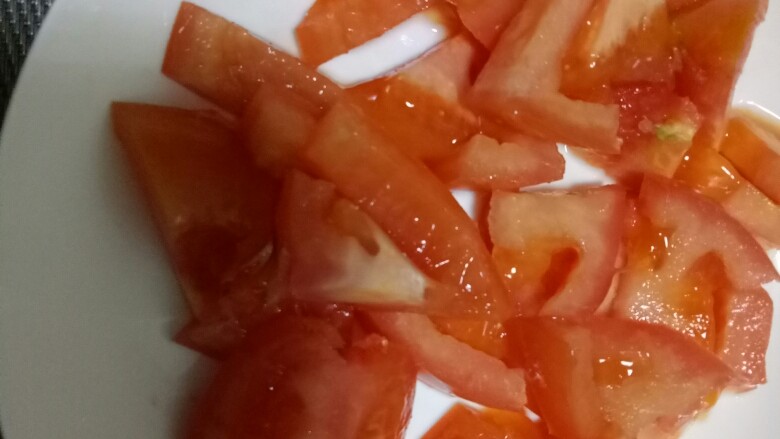#家常菜木须柿子#,切成小块。稍微切小一点。