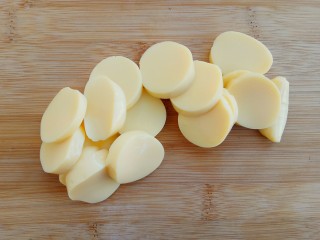 鲜美爽滑～日本豆腐炖鸡蛋,鸡蛋豆腐切片