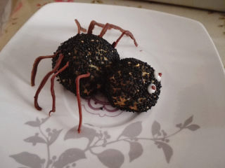 万圣节之黑芝麻球——蜘蛛&小精灵,按图把蜘蛛组装好，就完成了。