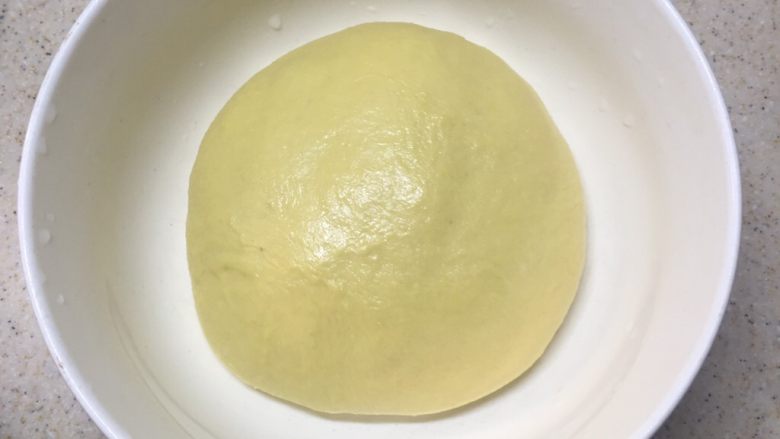 南瓜小米猫咪面包,室温发酵至两倍大。