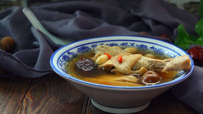 黄芪红枣土鸡汤,汤鲜味美，营养丰富