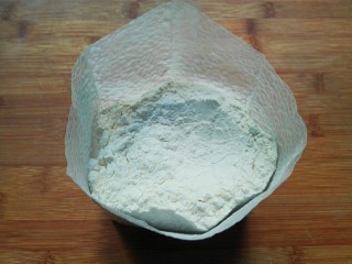 桂香豆沙三角包,称量400克面粉