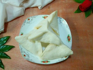 桂香豆沙三角包,成品图