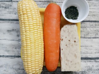  海苔时蔬三宝,准备食材：玉米，胡萝卜，肉饼，海苔芝麻粉