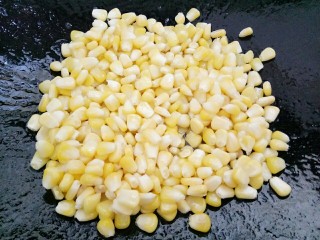  海苔时蔬三宝,锅里放点油，油热后放入玉米