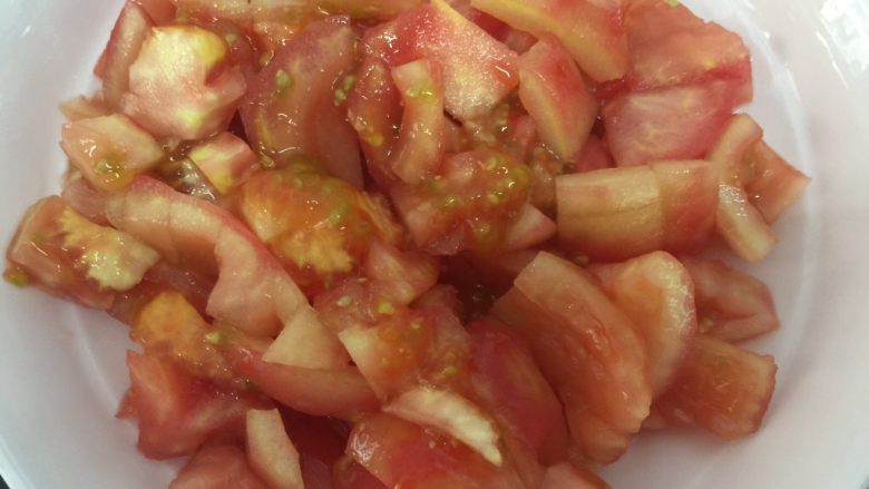 番茄玉米汁,番茄去皮，切小块