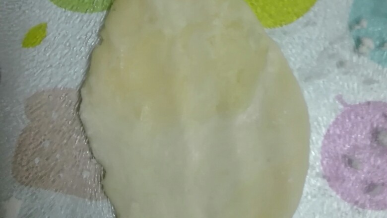黄油绿豆饼,擀成这样的扁平状