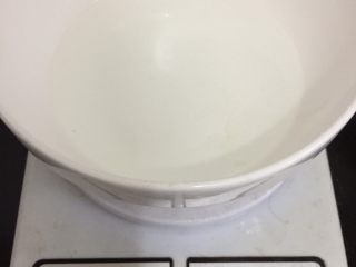 桂花玉米粉重阳糕,水150g过秤。