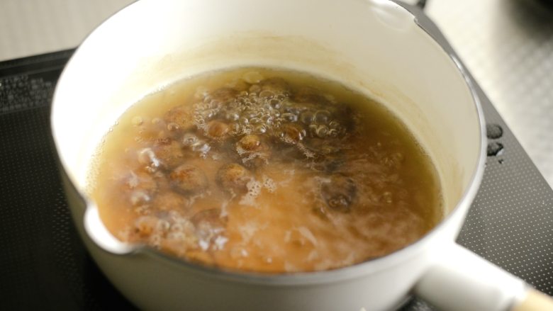 两种珍珠+波霸奶茶,煮珍珠圆子：水开以后，放入圆子，中小火煮20分钟。