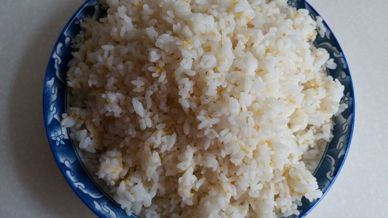 什锦炒饭,米饭🍚用筷子打散开
