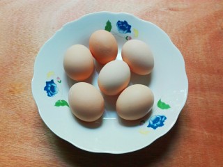 椒茶蛋,鸡蛋洗干净