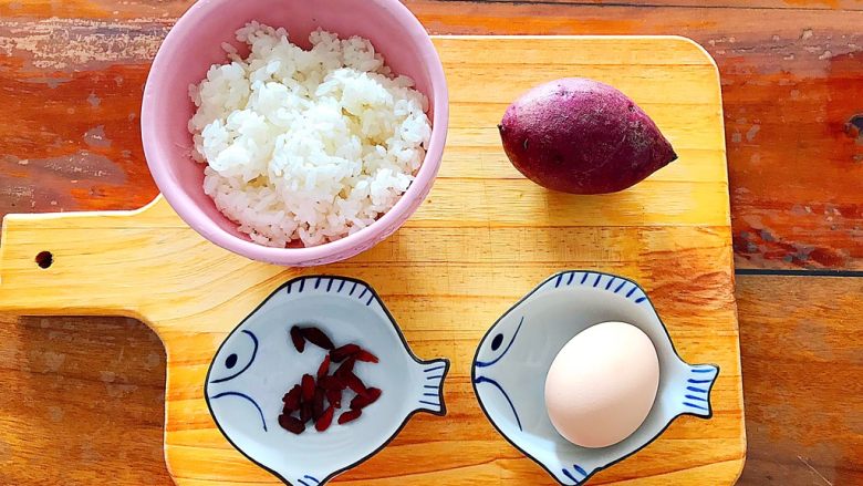 姹紫嫣红紫薯稀饭,首先我们准备好所有食材！
<a style='color:red;display:inline-block;' href='/shicai/ 9268'>水煮蛋</a>是已经煮好了的，熟的！