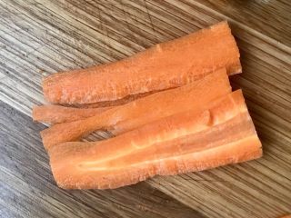 日式三文鱼沙拉,剩下的葫萝卜切片切细条。