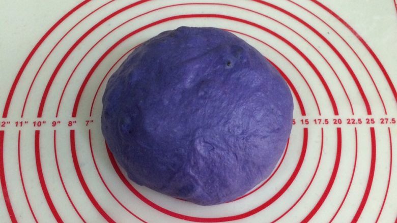 全麦星空面包,捏起来，整成圆形或椭圆形均可。