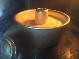 黄豆粉戚风蛋糕,烤箱预热170度，约35分钟