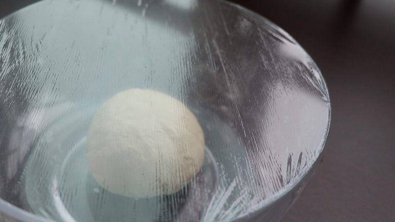 豆沙扭扭包,盖保鲜膜冷藏发酵12-17小时