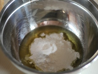 中式点心:传统桃酥,花生油中放入糖粉和盐。