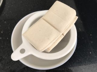 脆皮豆腐～苹果酱版,捞出沥干