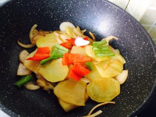 外婆的碗，我的菜—洋葱炒土豆,放青红椒。