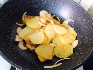 外婆的碗，我的菜—洋葱炒土豆,土豆炒到变透明。