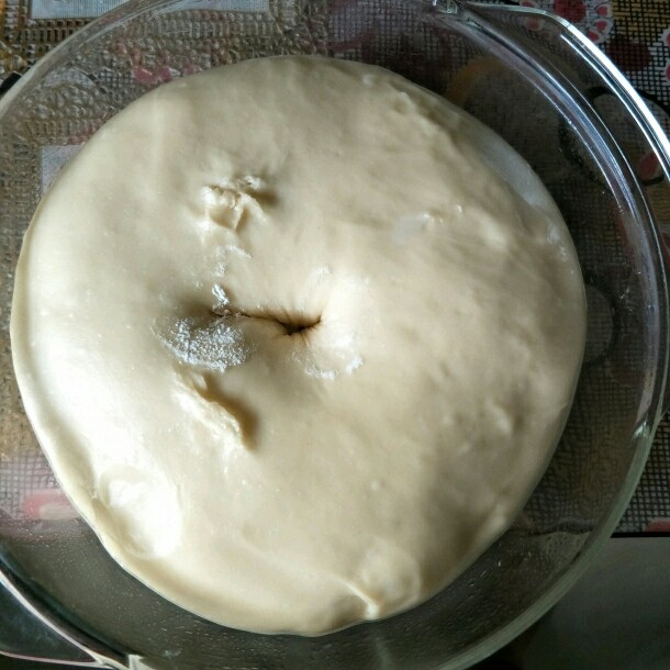 奶油蜂蜜脆底小面包,发酵两倍大，用手戳个洞不回缩即可