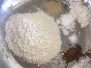 三叶草面包,面团的做法

除黄油外，所有材料混合