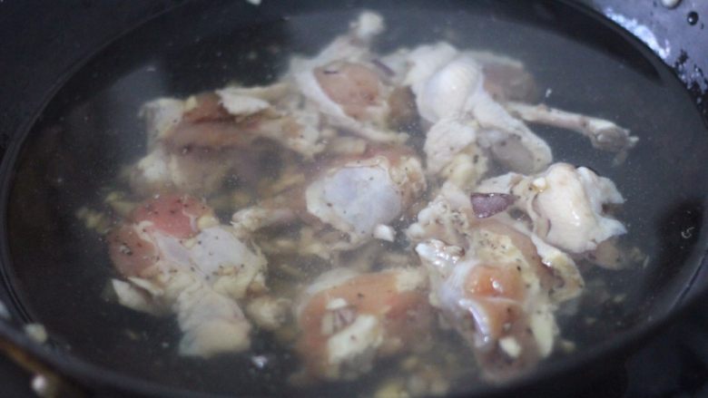 蒜香棒槌鸡,朋友圈专用！,冷水下锅，中火煮15分钟。