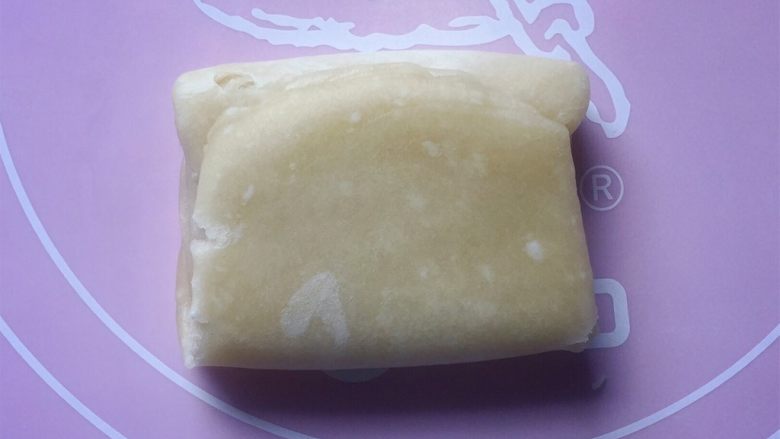 芝麻咸酥饼,然后折叠成3层。