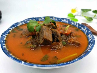 番茄牛肉汤,近看，诱惑到你嘛？简约版的番茄牛肉汤，极其美味。