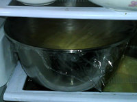 玉米红枣馒头——冷藏发酵,放入大碗，封好保鲜膜，放入冰箱冷藏过夜