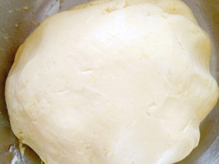 中式点心+月饼“蒸”的好吃！,搅拌均匀后揉成不黏手的面团