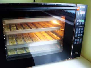 芝麻香葱饼干,热风炉烤箱提前预热：160度，烤15分钟。（烘烤的时候浓郁的香葱味~香飘满屋。）