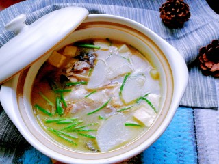 豆腐萝卜鱼头汤