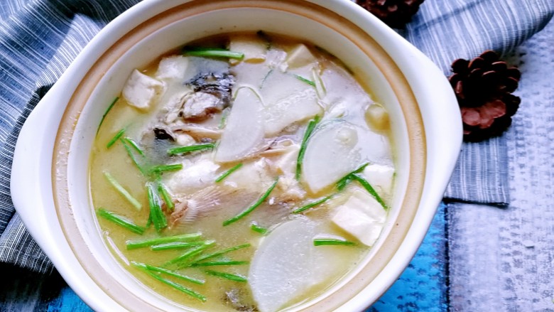 豆腐萝卜鱼头汤