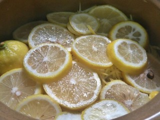 柚子酱+柚子茶=双拼菜谱,覆盖上柠檬片