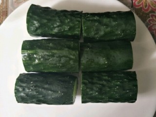 翠竹熊猫饭,黄瓜一根切成六小段