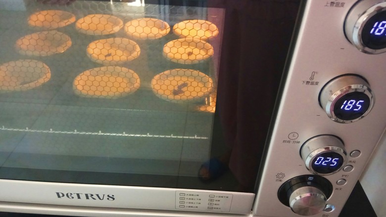 蔓越莓蛋挞,具体温度还需要根据自己家烤箱调节