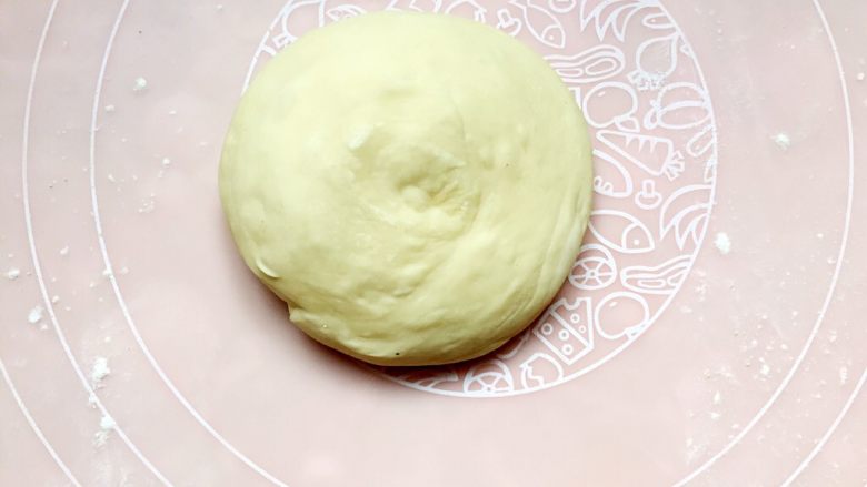 四川乐山名小吃—粉蒸肉卡饼,再按压成一个圆饼。