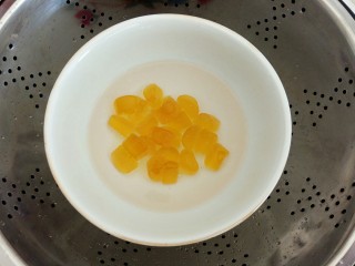 橙子果冻,加热，搅拌至完全溶化