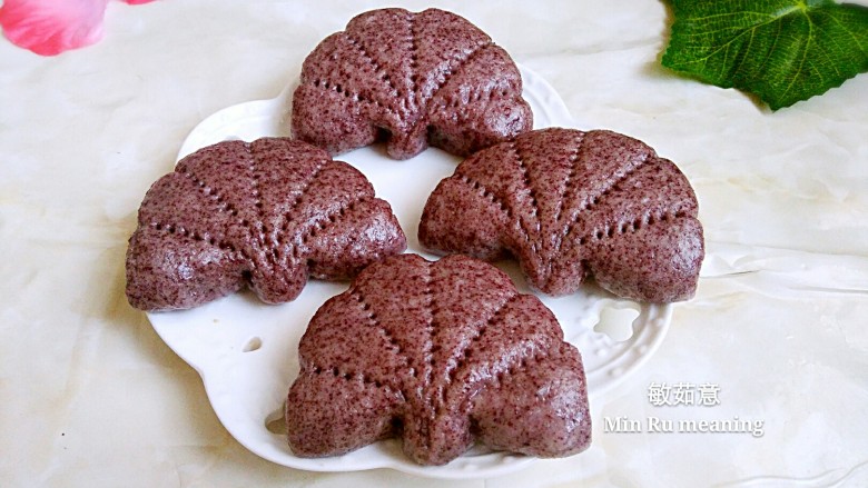 中式点心+黑米荷叶饼,敏茹意作品：黑米荷叶饼
可以夹菜的蒸饼。