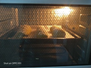 抹茶麻薯软欧,烤箱中层，上下火170°烤20分钟