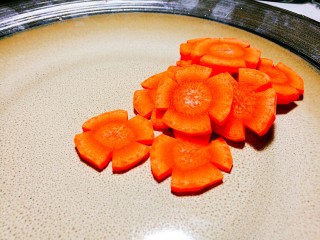 缤纷荷兰豆,胡萝卜切片