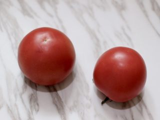 番茄牛腩汤,准备西红柿