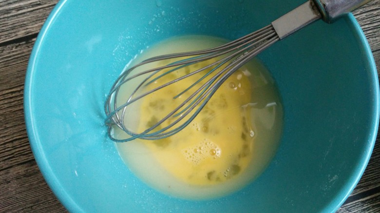 中式点心+全麦核桃酥,再加入20克全蛋液搅拌均匀